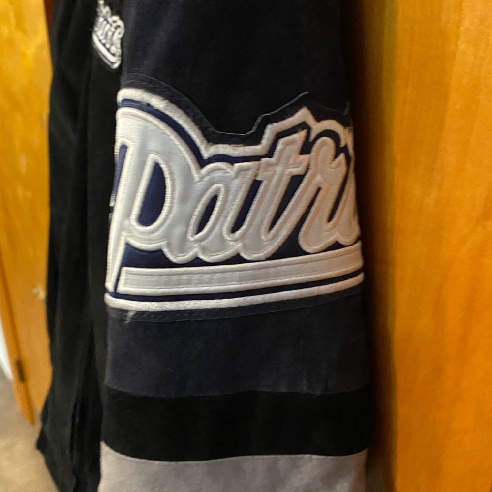 NFL Patriots Black Jacket - Picture 3 of 6